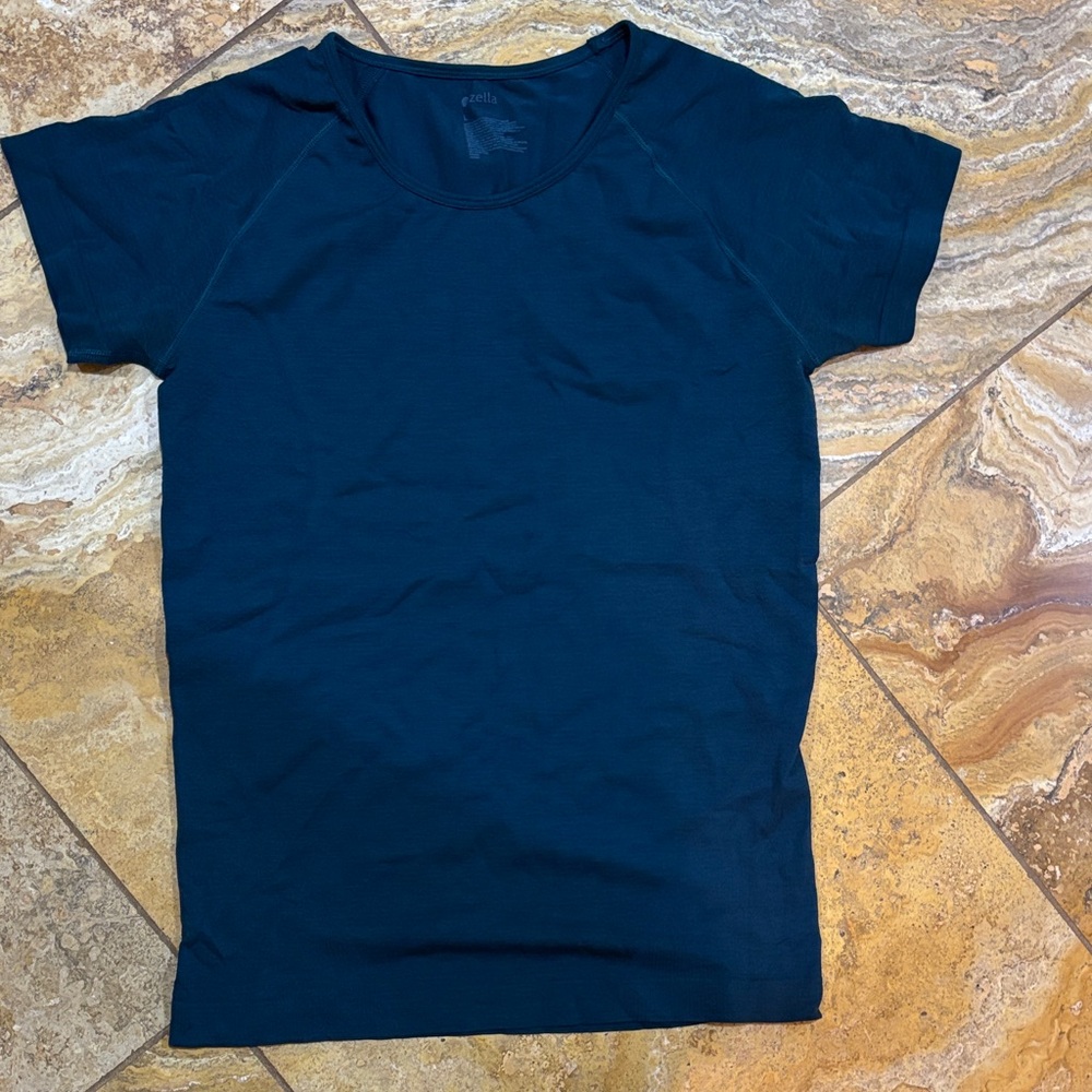 Zella size Large athletic tee
